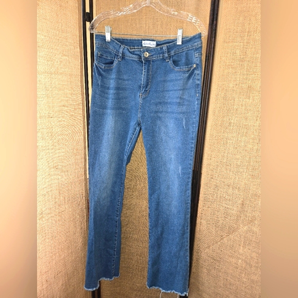 Women's Juniors Thread And Others Distressed Raw Hem Jeans Pants Size 13/31 - Picture 1 of 15